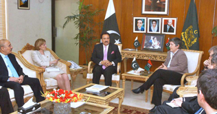 Waziristan operation targeted against Baitullah: Malik